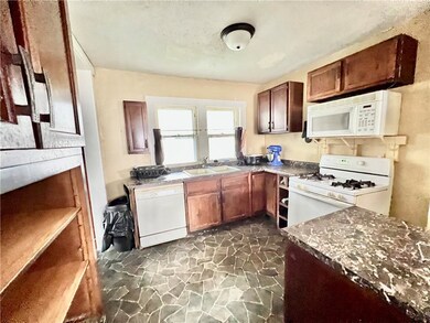 2720 Lyon St, Des Moines, IA 50317 - photo 5