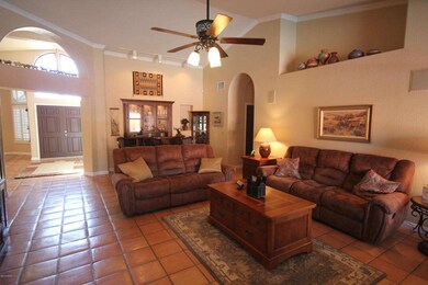 Family Room w/wet bar