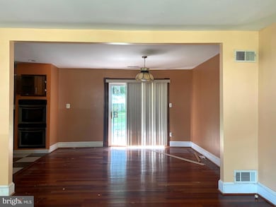 3101 Chapel View Dr, Beltsville, MD 20705 - photo 4