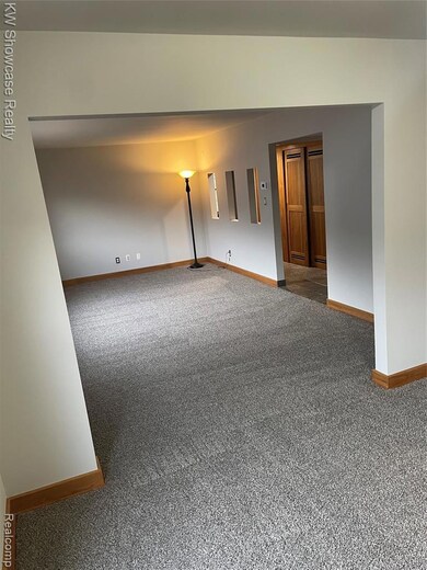 527 E University Dr, Rochester, MI 48307 - photo 3