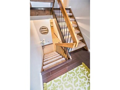 Entry/Foyer.