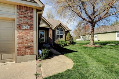 606 Meadowlark Dr, Raymore, MO 64083 - photo 6