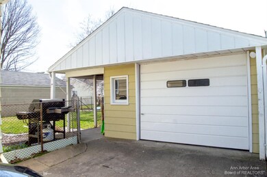 3301 Yale St, Flint, MI 48503 - photo 3