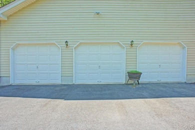3 Car Garage