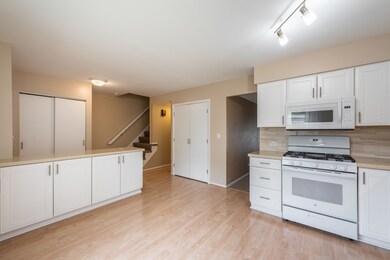 1009 Cascade Dr unit 1, Aurora, IL 60506 - photo 3