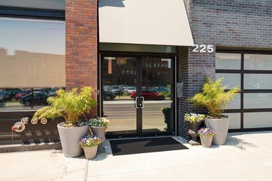 225_n_4th_203-2