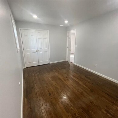 49 Suburbia Ct, Jersey City, NJ 07305 - photo 4