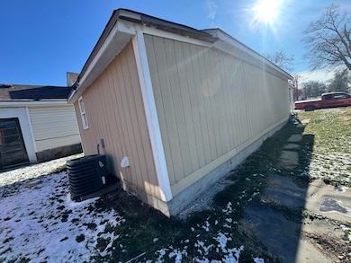 575 W Jackson St, Marshall, MO 65340 - photo 2