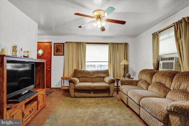 3419 Fremont St, Reading, PA 19605 - photo 4