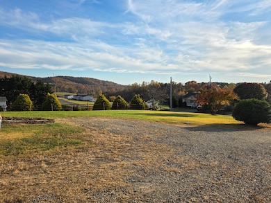 85 Chestnut Meadows Dr, Martinsville, VA 24112 - photo 2