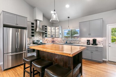 1740 W Live Oak St, Fredericksburg, TX 78624 - photo 3