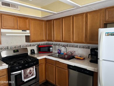 10632 Springwood Dr, El Paso, TX 79935 - photo 4