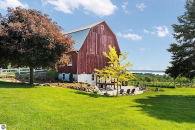 10343 E Hilltop Rd, Suttons Bay, MI 49682 - photo 5