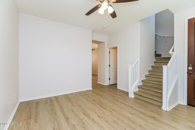 002-photo-living-room-11005664