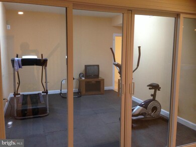 16531 Harbour Town Dr, Silver Spring, MD 20905 - photo 5