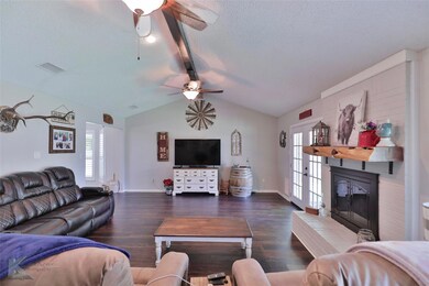 Living room with a healthy amount of sunlight, cei
