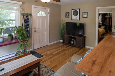 KitchentoLivingroom