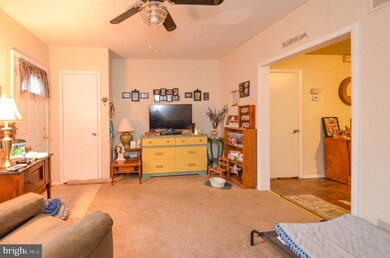 525 Reynolds St, Easton, PA 18042 - photo 4