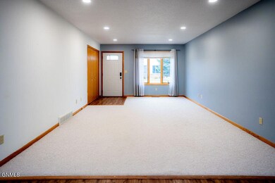 1422 8th Ave NE, Jamestown, ND 58401 - photo 7