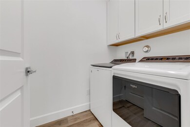 Washer/dryer included