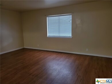 1120 N King St unit 206, Seguin, TX 78155 - photo 2