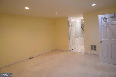 5421 Summer Leaf Ln, Alexandria, VA 22312 - photo 4
