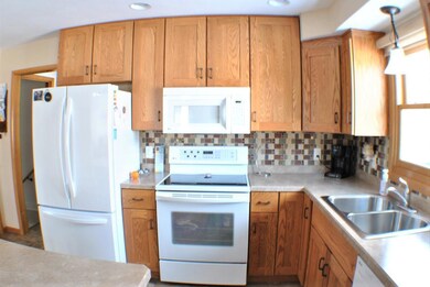 205 9th St NW, Jamestown, ND 58401 - photo 3