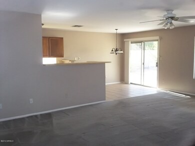 Entrance family room & kitchen