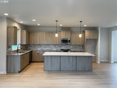 8230 SE Orion Ln, Hillsboro, OR 97123 - photo 4