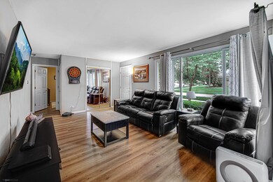 3810 Bobwhite Ln, Rolling Meadows, IL 60008 - photo 2