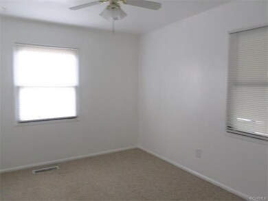 Bedroom -- Wall-to-wall carpet