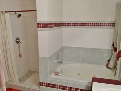 Master Bath/Spa. Relaxing tub and walk-in shower!