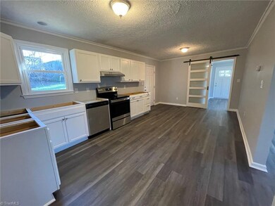 303 Roanoke St, Reidsville, NC 27320 - photo 6