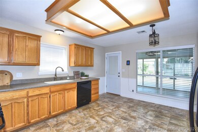 Light & Bright Large Kitchen, Nook, Solid Surface