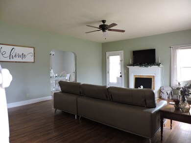 810 S Brittain St, Shelbyville, TN 37160 - photo 3