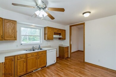 3239 E Clinton Ave, Des Moines, IA 50317 - photo 2