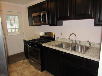 2808 Riverside Dr, Lorain, OH 44055 - photo 4