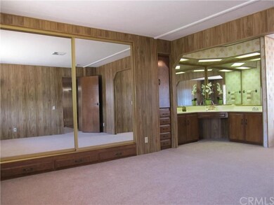 HUGE MASTER BEDROOM AND MASTER BATH.... DOUBLE SIN