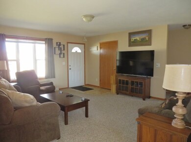 651 Windsor Ln, Evansville, WI 53536 - photo 2
