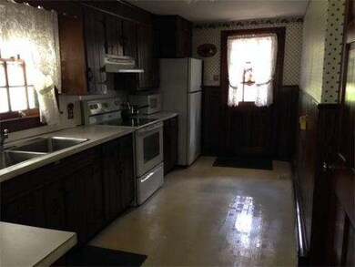 40 Sycamore St, Holyoke, MA 01040 - photo 3