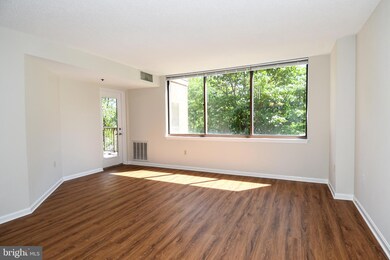 Grosvenor Park unit 208, Rockville, MD 20852 - photo 7