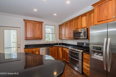 73 Railroad Place unit 302, Saratoga Springs, NY 12866 - photo 4