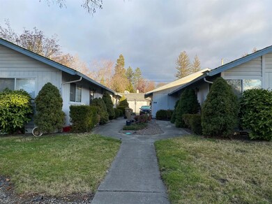 714 SW I St, Grants Pass, OR 97526 - photo 3