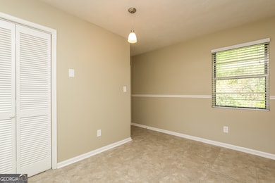 3790 Creekview Cir, Atlanta, GA 30349 - photo 5