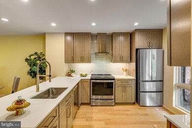 11529 Buttonwood Ct, Reston, VA 20191 - photo 5