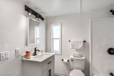 Full Bath / Laundry