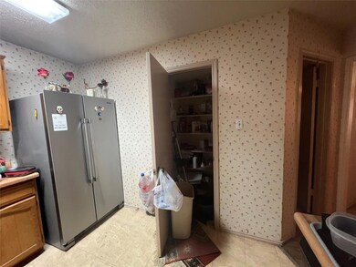 Kitchen with high quality fridge and a textured ce