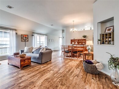 932 Oak Creek Dr, Moore, OK 73160 - photo 4