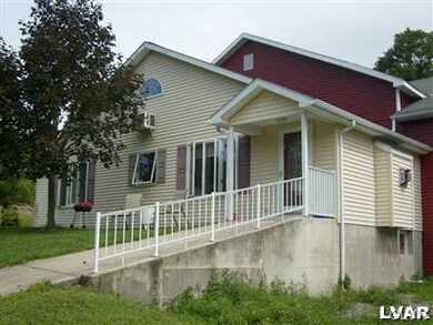 1637 Delabole Rd, Pen Argyl, PA 18072 - photo 3