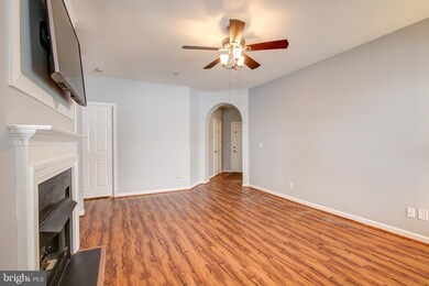 46612 Drysdale Terrace unit 200, Sterling, VA 20165 - photo 4